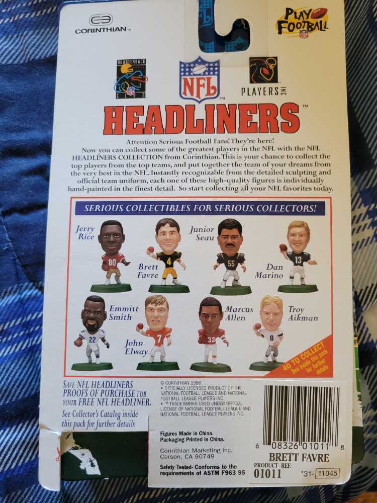 Brett Favre - Corinthian (NFL Headliners) action figure collectible [Barcode 608326010118] - Main Image 2