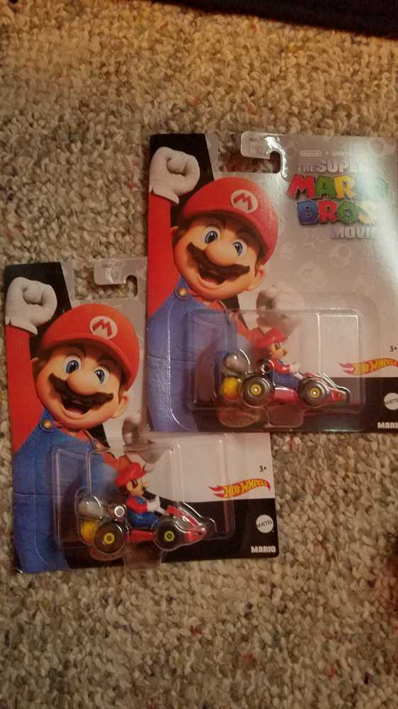 Hot Wheels Monster Trucks: Super Mario: Yoshi - Mattel (Hot Wheels) (Super Mario) action figure collectible [Barcode 194735085385] - Main Image 2