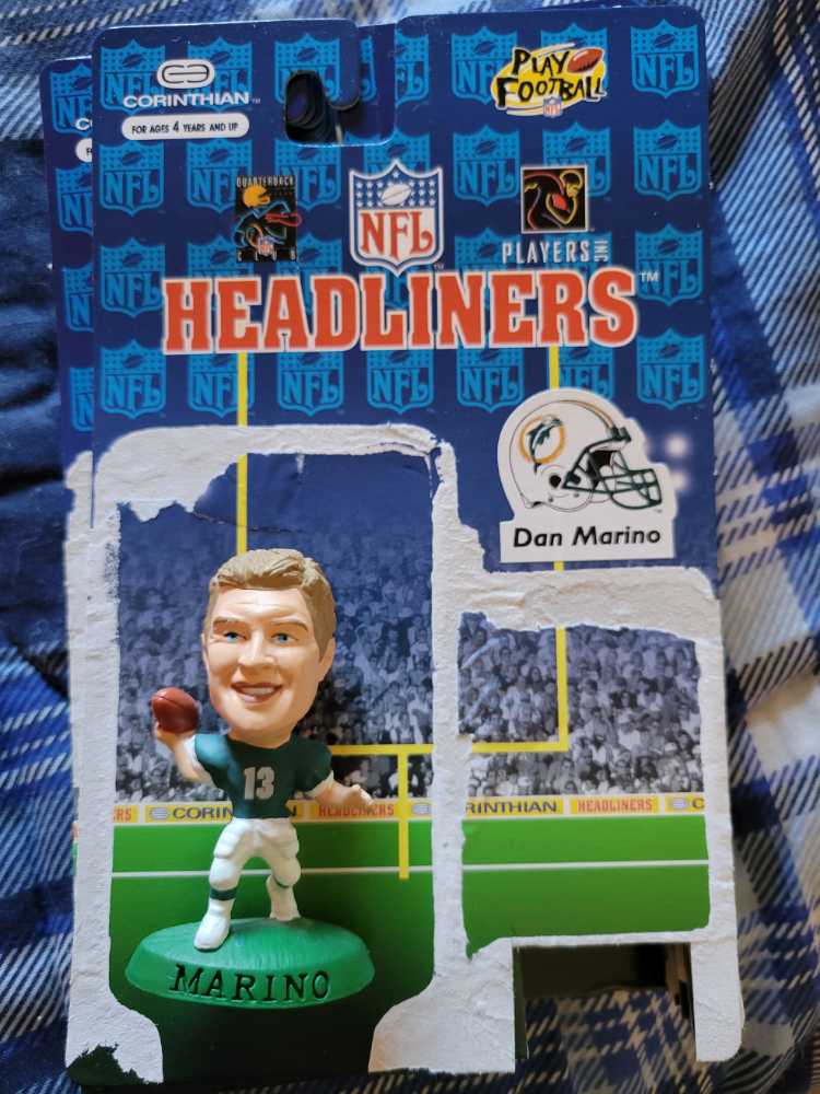 Dan Marino - Corinthian (NFL Headliners) action figure collectible [Barcode 608326010170] - Main Image 1
