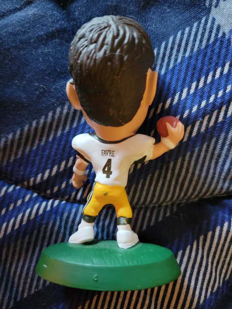 Brett Favre - Corinthian (NFL Headliners) action figure collectible - Main Image 2
