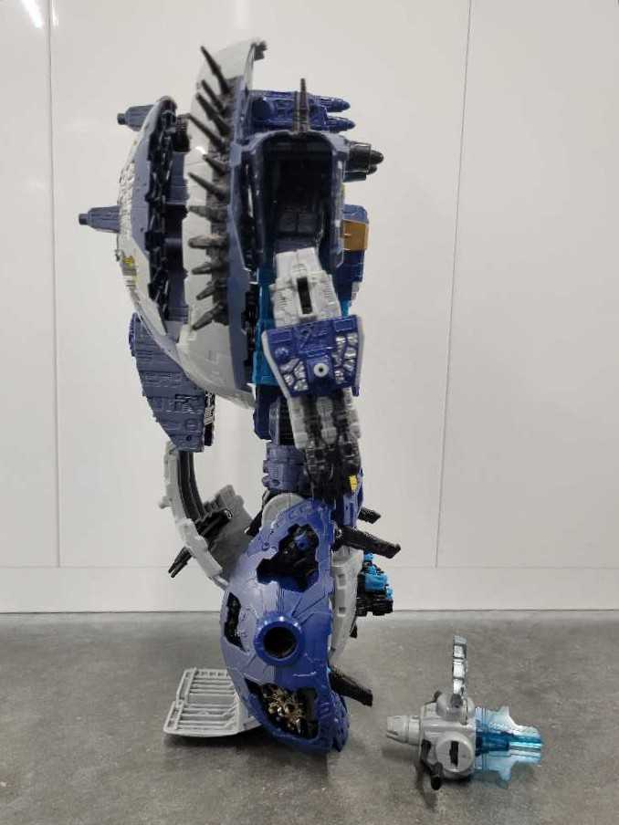 Primus Robot Mode - Hasbro (Cybertron) action figure collectible - Main Image 3