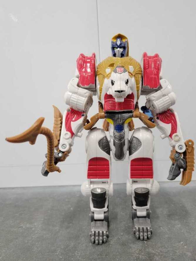 Leo Prime Target Robot Mode - Hasbro (Universe 2.0) action figure collectible - Main Image 2
