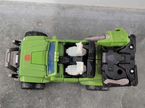 Hound With Ravage Vehicle Mode  - Hasbro (Universe 2.0) action figure collectible - Main Image 2
