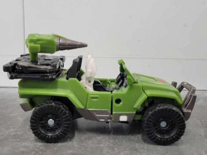 Hound With Ravage Vehicle Mode  - Hasbro (Universe 2.0) action figure collectible - Main Image 3