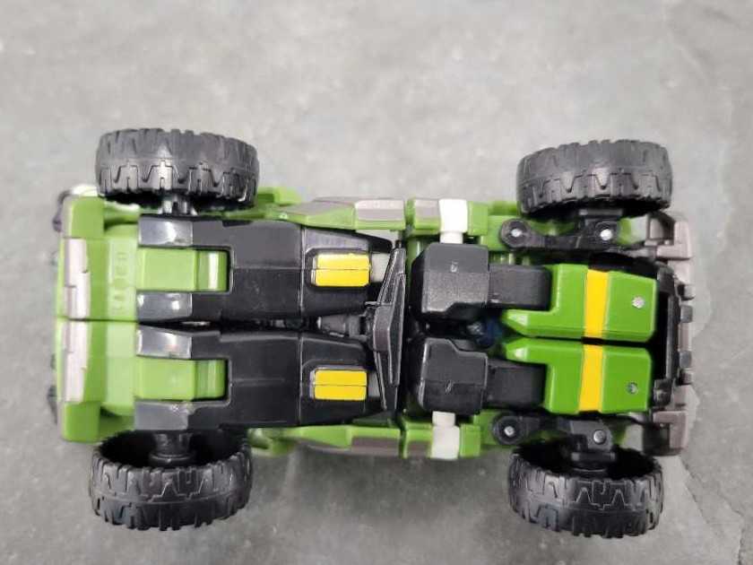 Hound With Ravage Vehicle Mode  - Hasbro (Universe 2.0) action figure collectible - Main Image 4