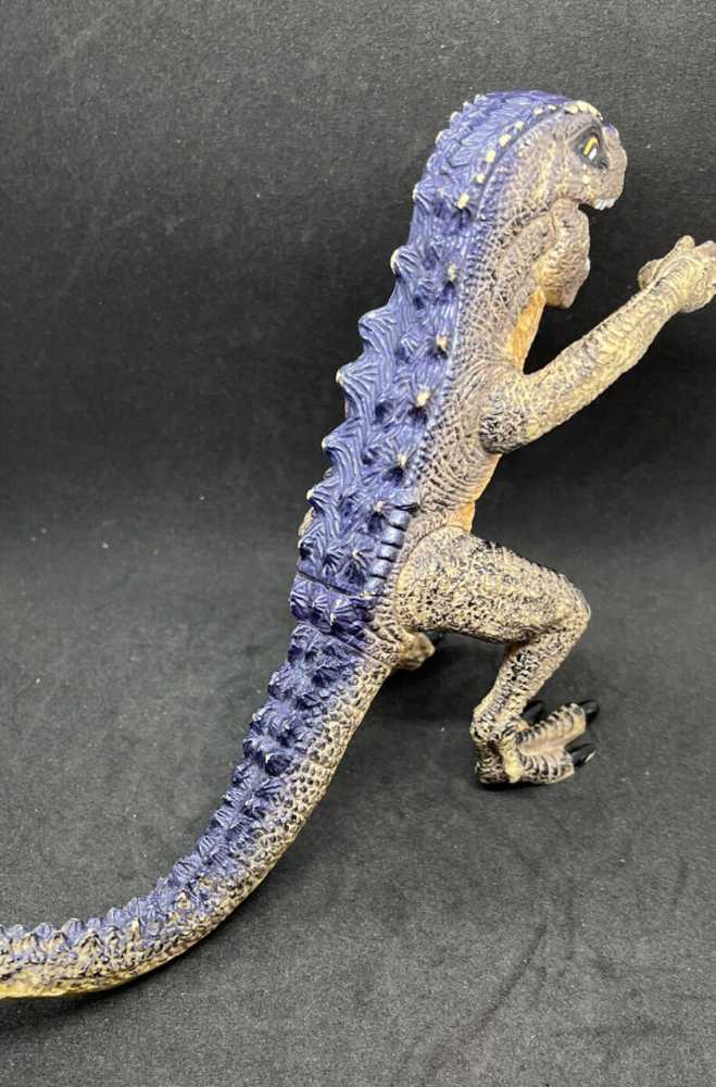 Godzilla: Tail Thrasher Baby Godzilla - Trendmasters (Godzilla) action figure collectible [Barcode 096882085297] - Main Image 3