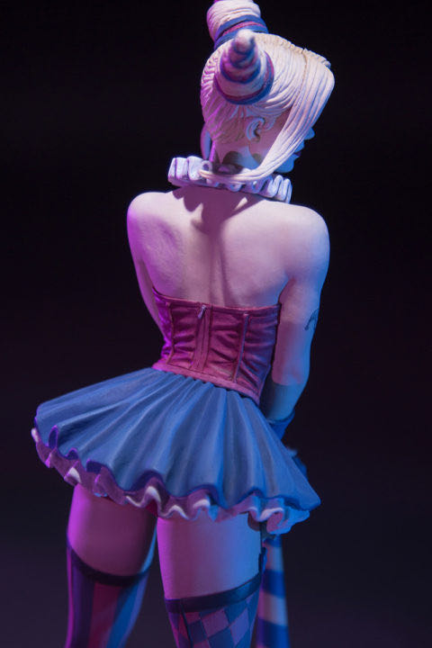 Harley Quinn by Enrico Marini Statue - DC Collectibles (DC Designer Series (Limited to 5000)) action figure collectible [Barcode 761941363455] - Main Image 3