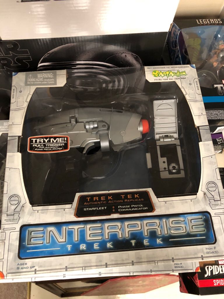 Enterprise Phase Pistol and Communicator - Art Asylum action figure collectible [Barcode 687203854014] - Main Image 1