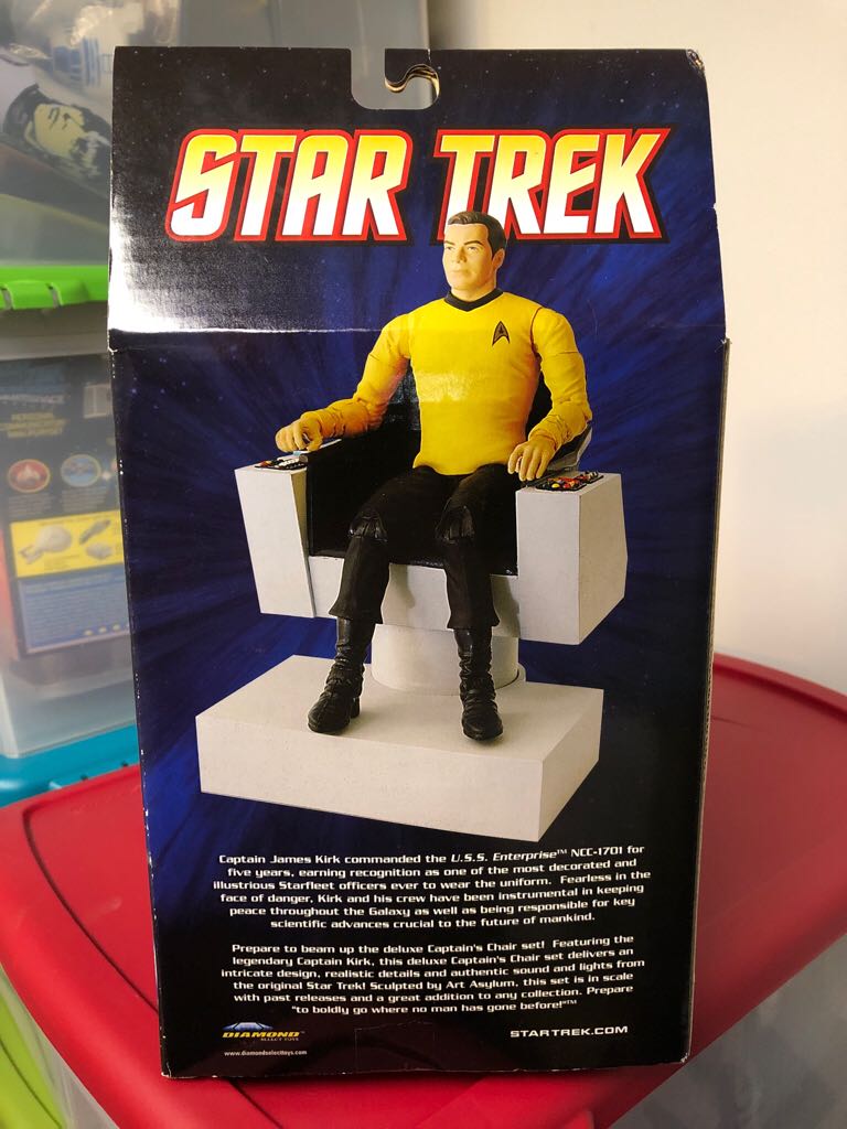 Captain Kirk with Command Chair - Diamond Select action figure collectible [Barcode 699788177976] - Main Image 2