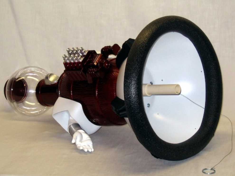 Tom Servo Replica  (Mystery Science Theater 3000) action figure collectible - Main Image 3