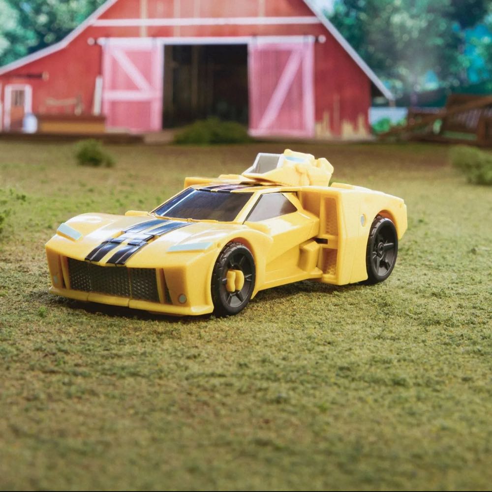 Bumblebee - Hasbro (Deluxe Class) action figure collectible - Main Image 3