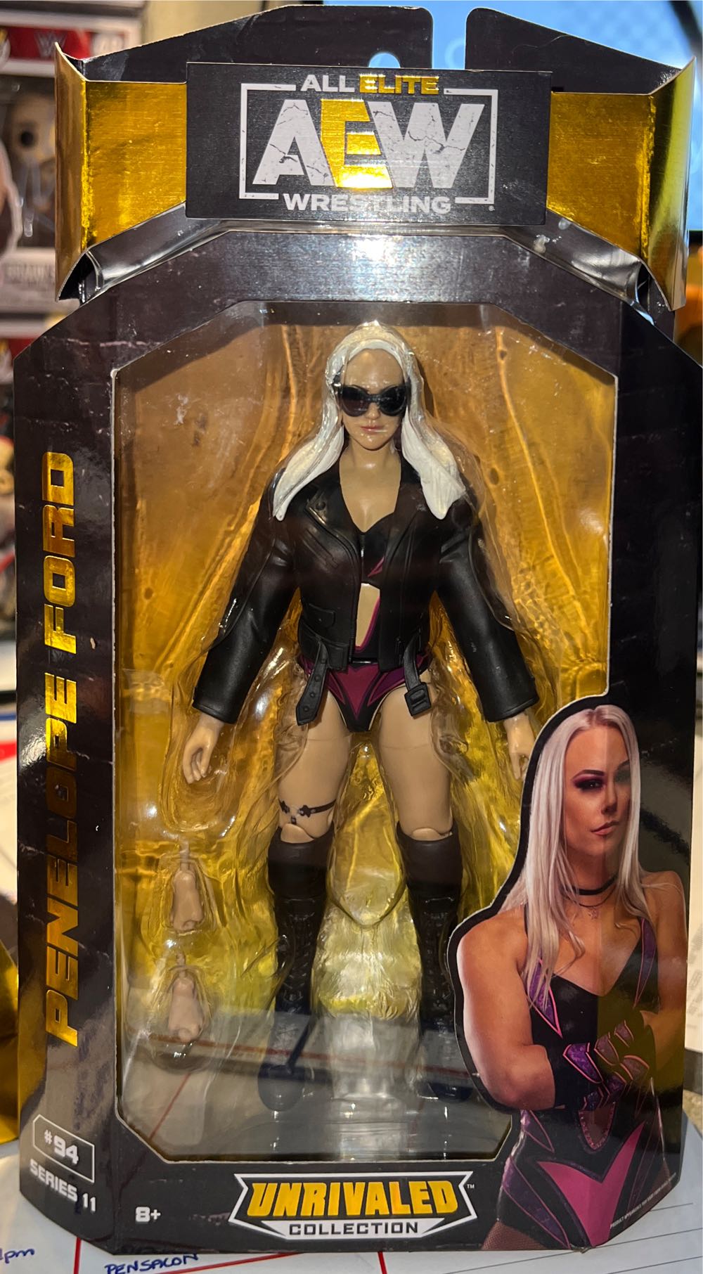 Halo - Master Chief Grappleshot Statue 