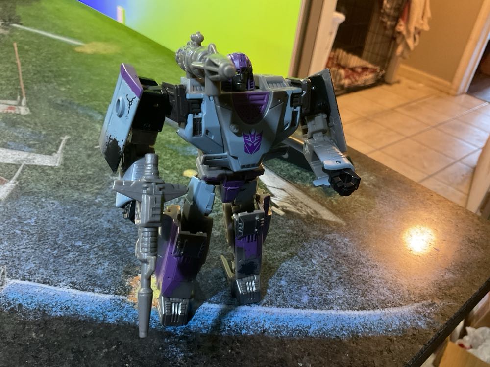 Transformers WFC Siege Mirage (Decepticon)  action figure collectible - Main Image 2