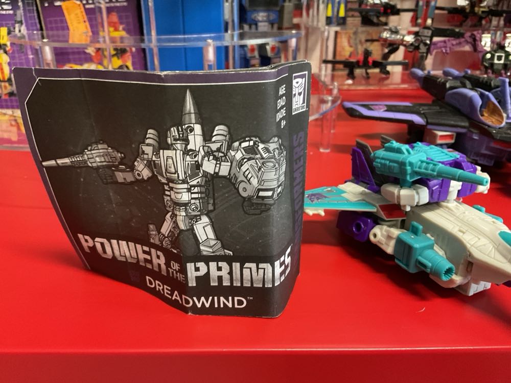 Transformers Power Of The Primes Dreadwind  action figure collectible - Main Image 2