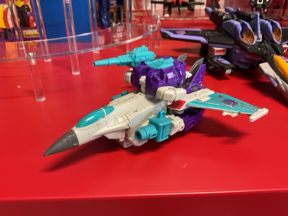 Transformers Power Of The Primes Dreadwind  action figure collectible - Main Image 3