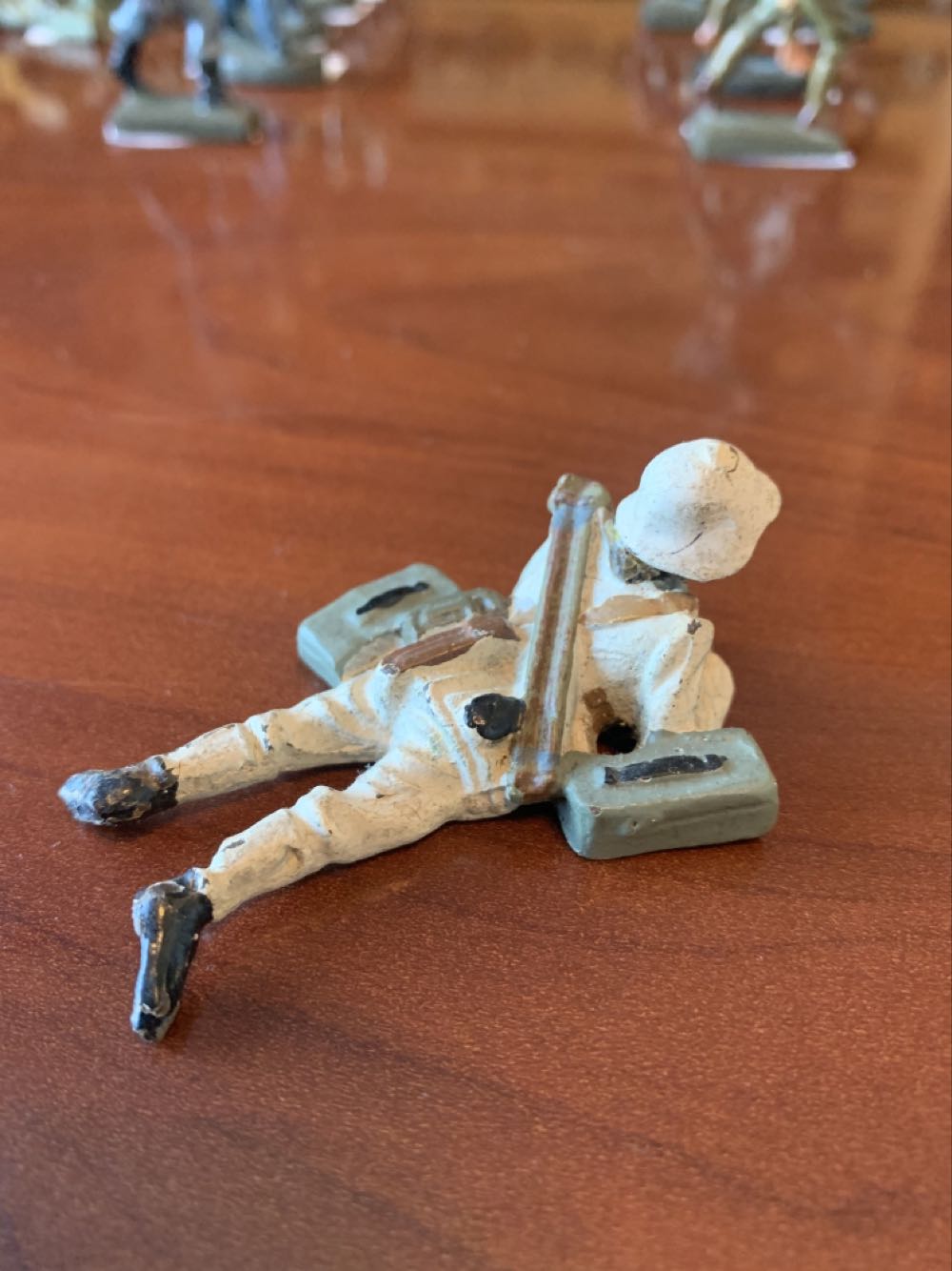 Lineol Swiss Crawling With Machine Gun On Back - Lineol (Swiss) action figure collectible - Main Image 2