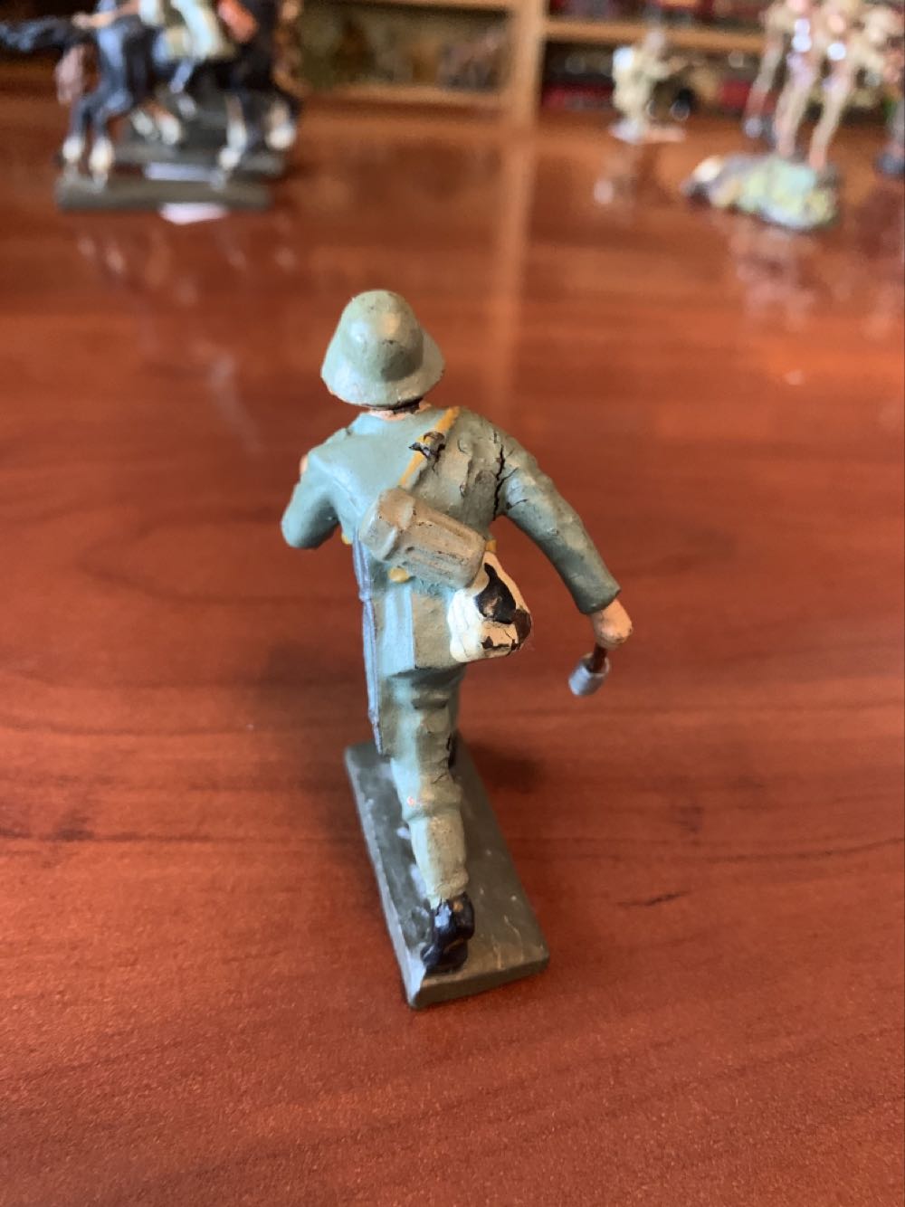 Lineol Swiss Advancing & Grenade - Lineol (Swiss) action figure collectible - Main Image 2