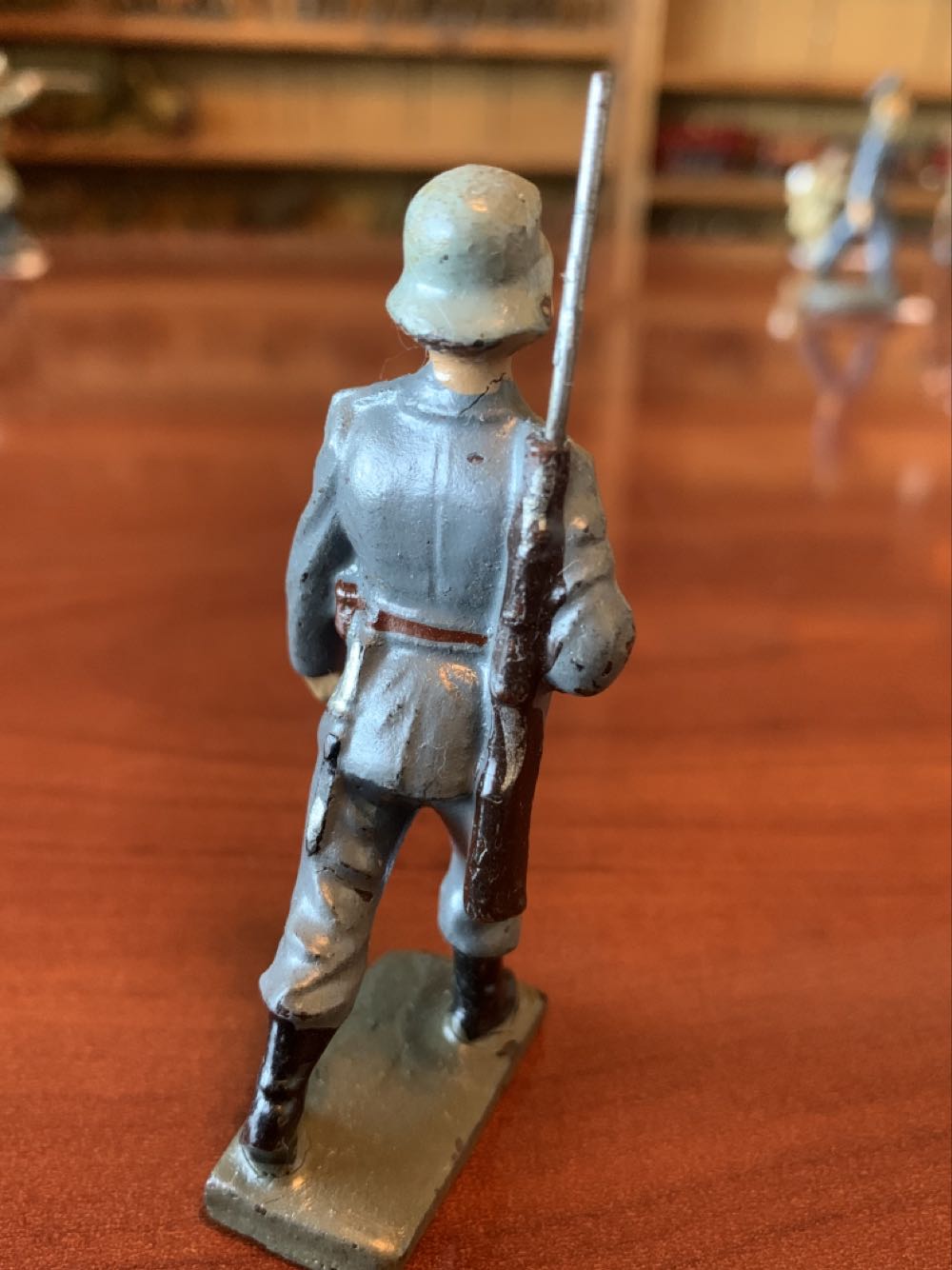 Lineol Luftwaffe Marching & Rifle - Lineol (German) action figure collectible - Main Image 2