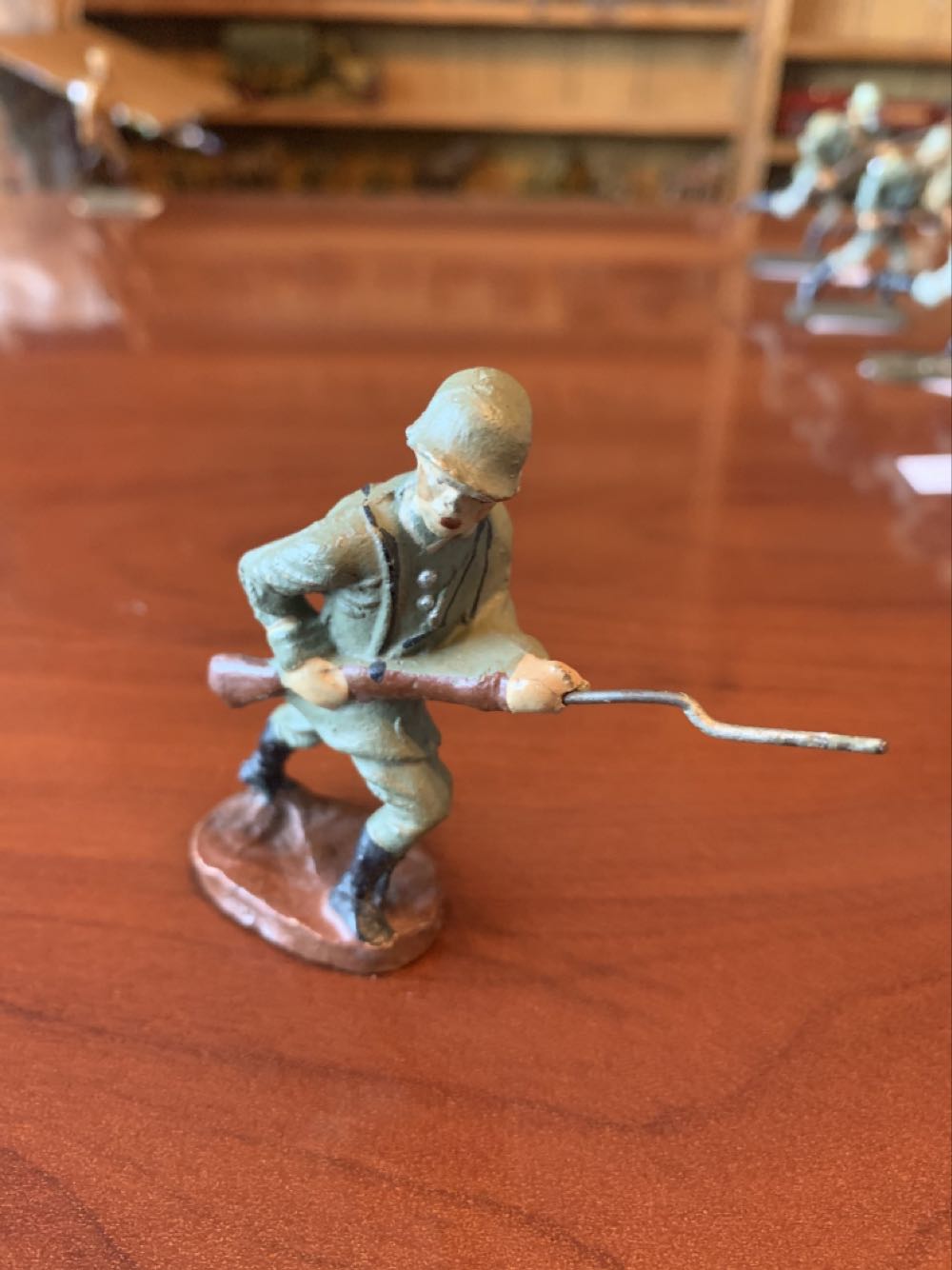 Unknown German Charging & Rifle - Unmarked (German) action figure collectible - Main Image 2