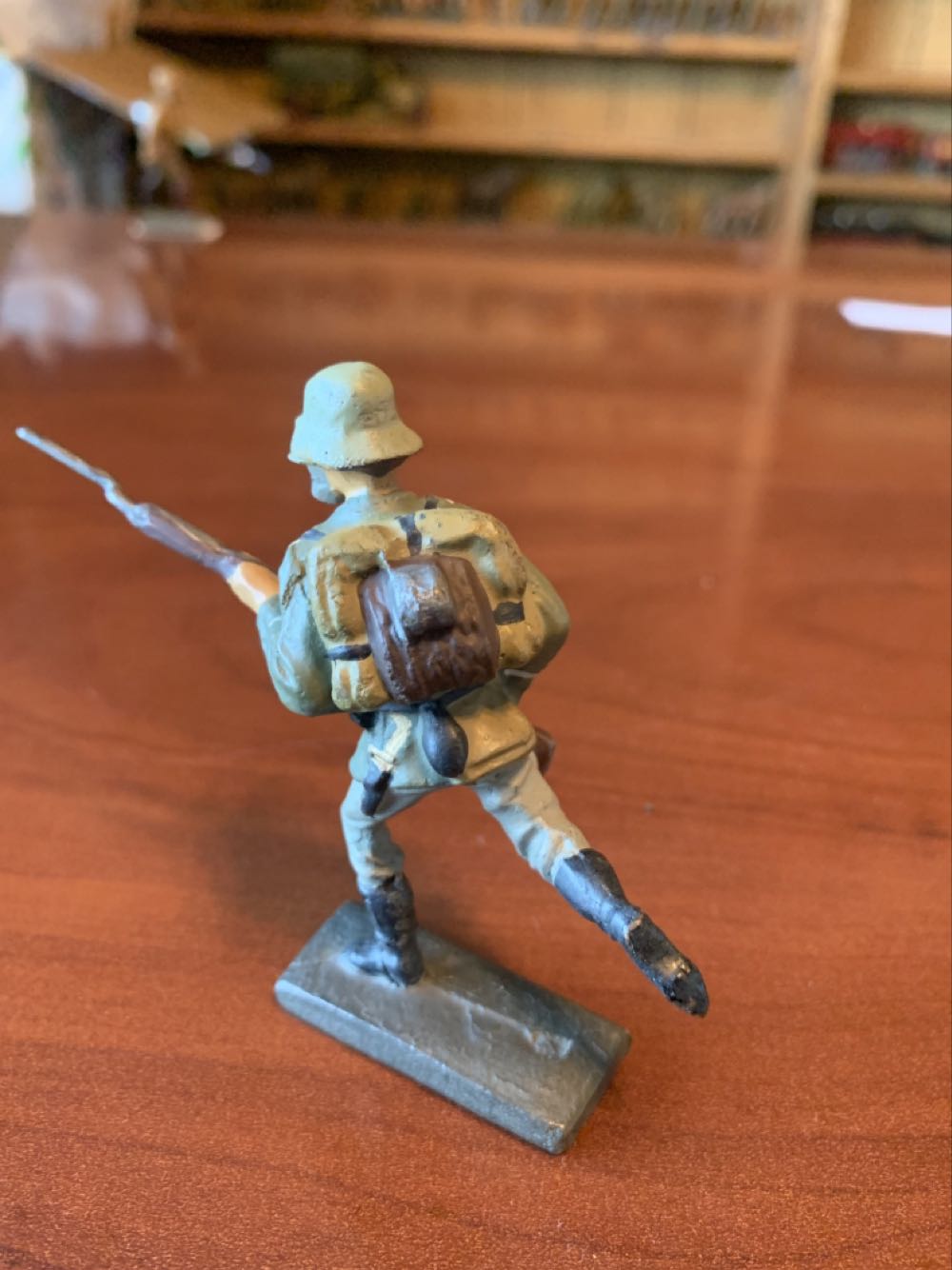 Lineol German Charging & Gas Mask  - Lineol (German) action figure collectible - Main Image 2