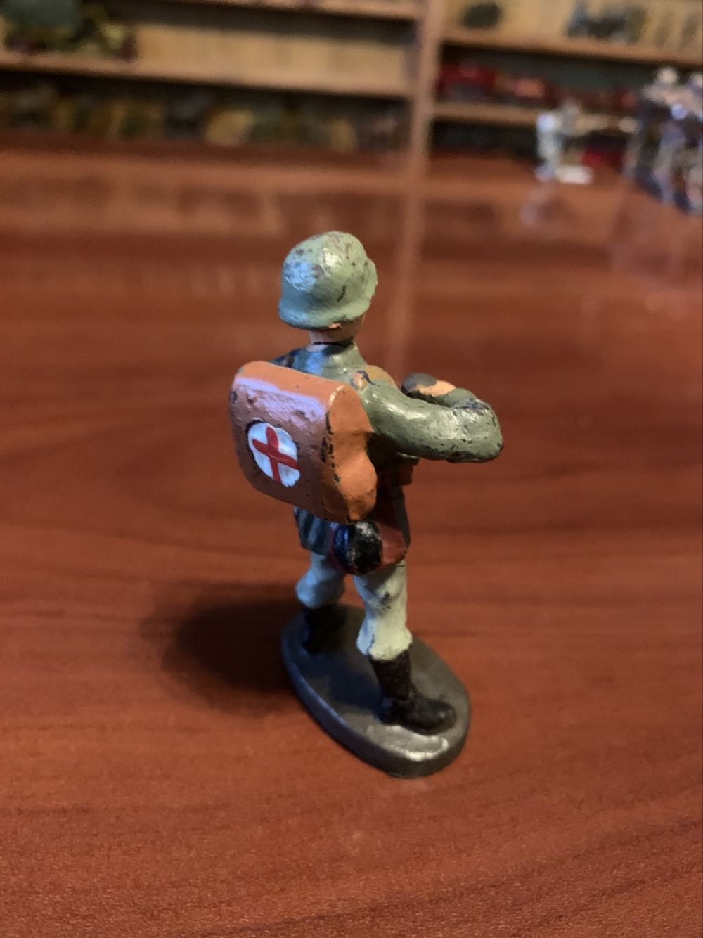 Elastolin German Medic Pouring Water - Elastolin (German) action figure collectible - Main Image 2