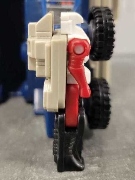 Hi-Q Hi Q With Powermaster Optimus Prime 2nd - Hasbro (1988) action figure collectible - Main Image 2