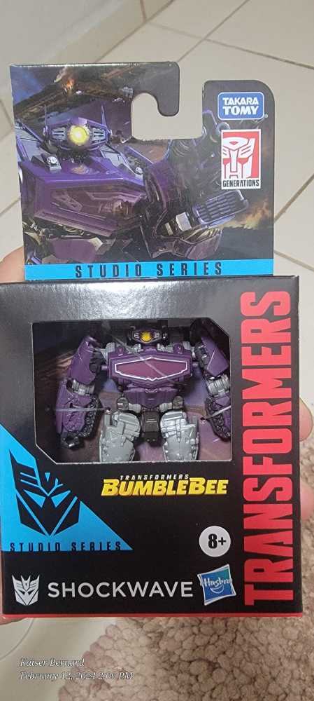 Shockwave (Studio Series Bumblebee Core Class - Hasbro action figure collectible - Main Image 2