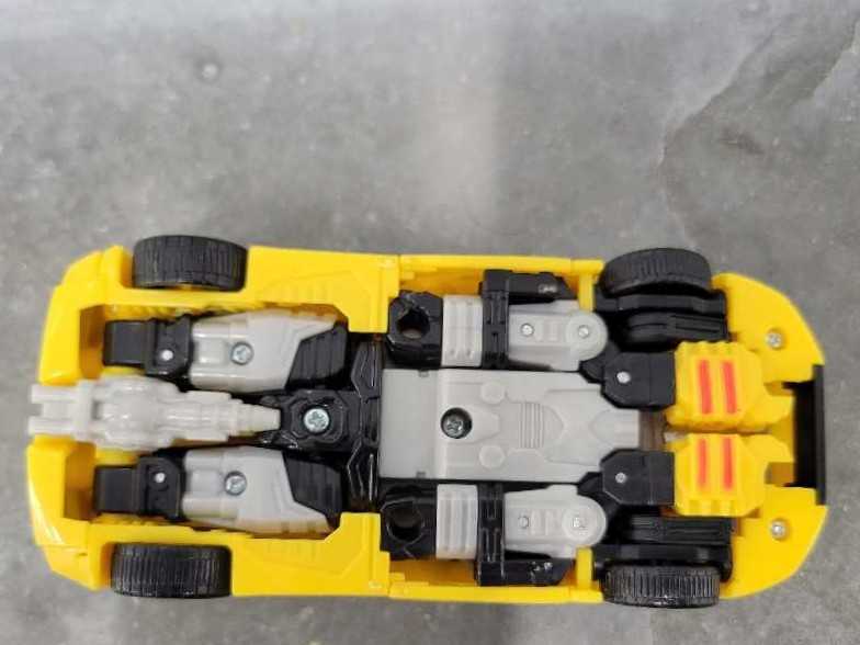 Sunstreaker Vehicle Mode  - Hasbro (Universe 2.0) action figure collectible - Main Image 4