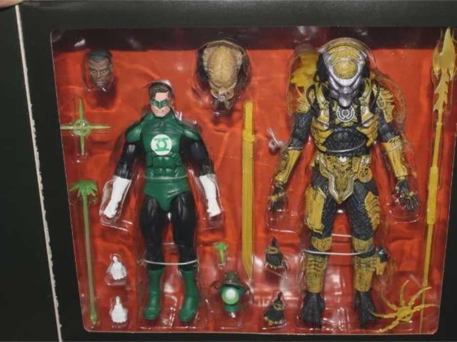 NECA Predator Vs Green Lantern 2 Pack SDCC 2019 Exclusive With Rare Yellow Predator   action figure collectible - Main Image 3