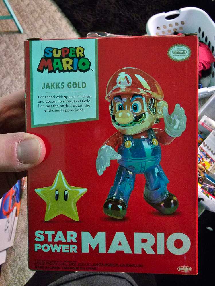 Super Mario - Star Power Mario 4”  action figure collectible [Barcode 192995410596] - Main Image 2