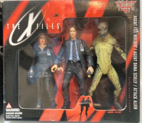 X-Files: Mulder, Sculls, Attack Alien 3-Pack  action figure collectible - Main Image 2