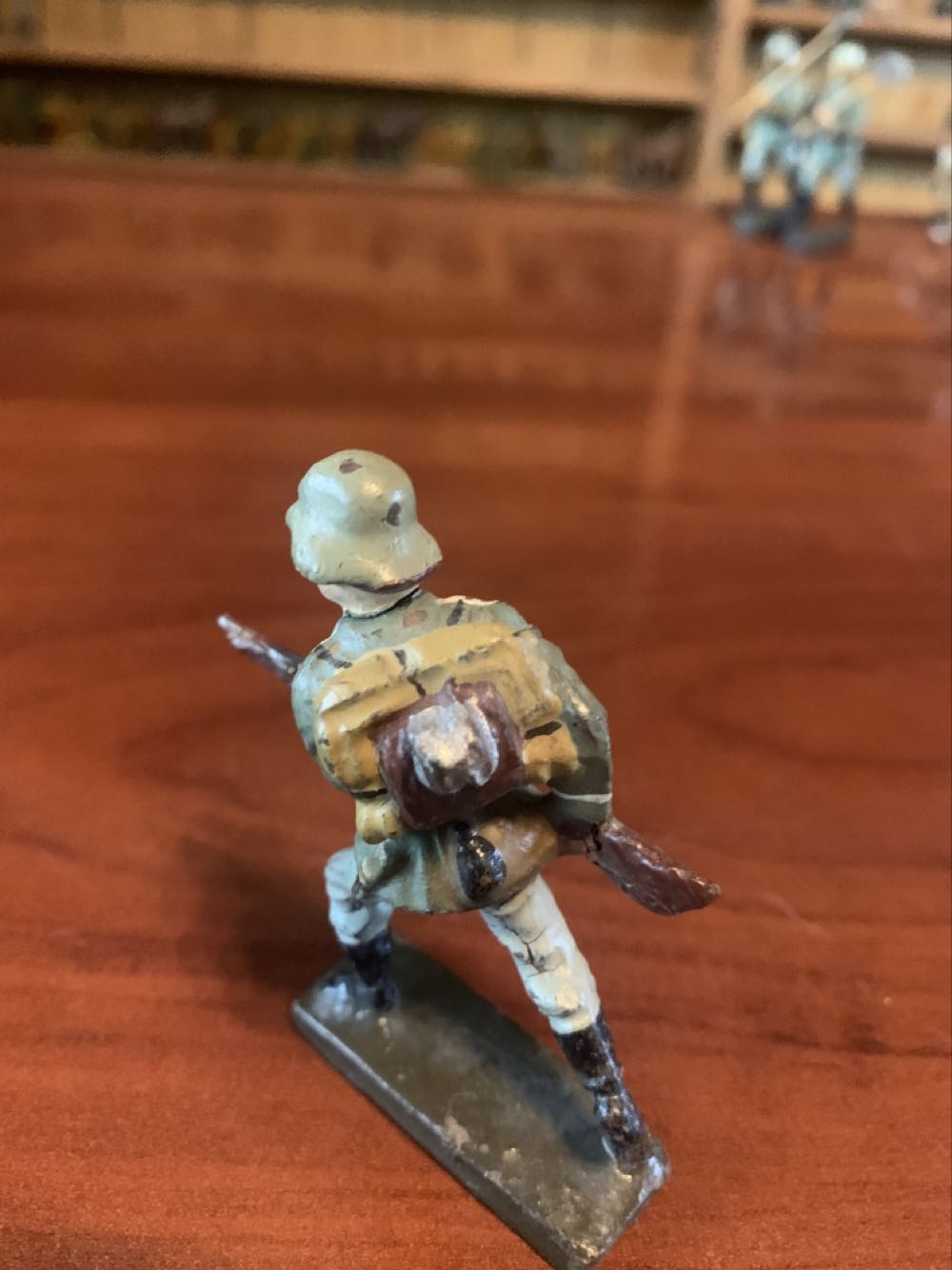 Lineol German Charging & Rifle - Lineol (German) action figure collectible - Main Image 2