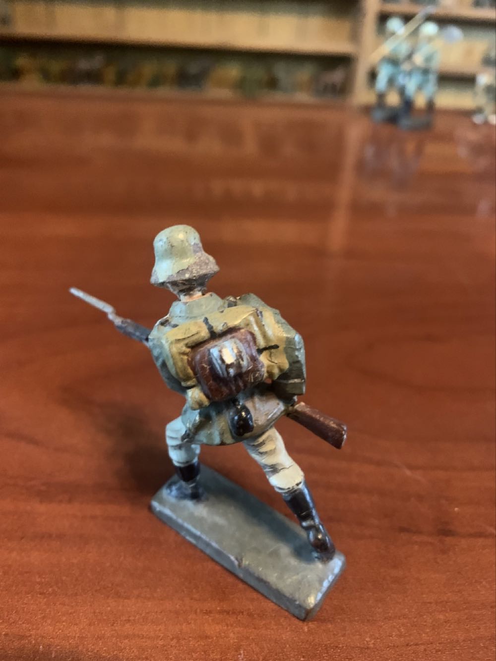 Lineol German Charging & Rifle - Lineol (German) action figure collectible - Main Image 2