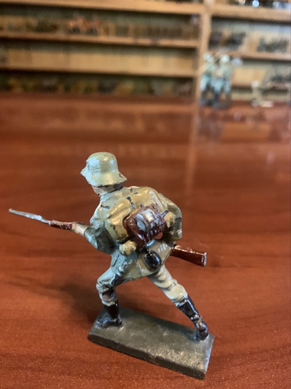 Lineol German Charging & Rifle - Lineol (German) action figure collectible - Main Image 2