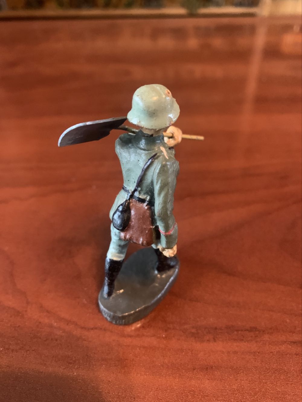 Elastolin German Maching With Shovel - Elastolin (German) action figure collectible - Main Image 2