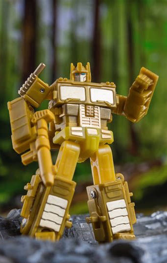 DW-E04G Prime Commander (Gold Limited) - Dr. Wu Studio (Transformers 3rd Party) action figure collectible - Main Image 2