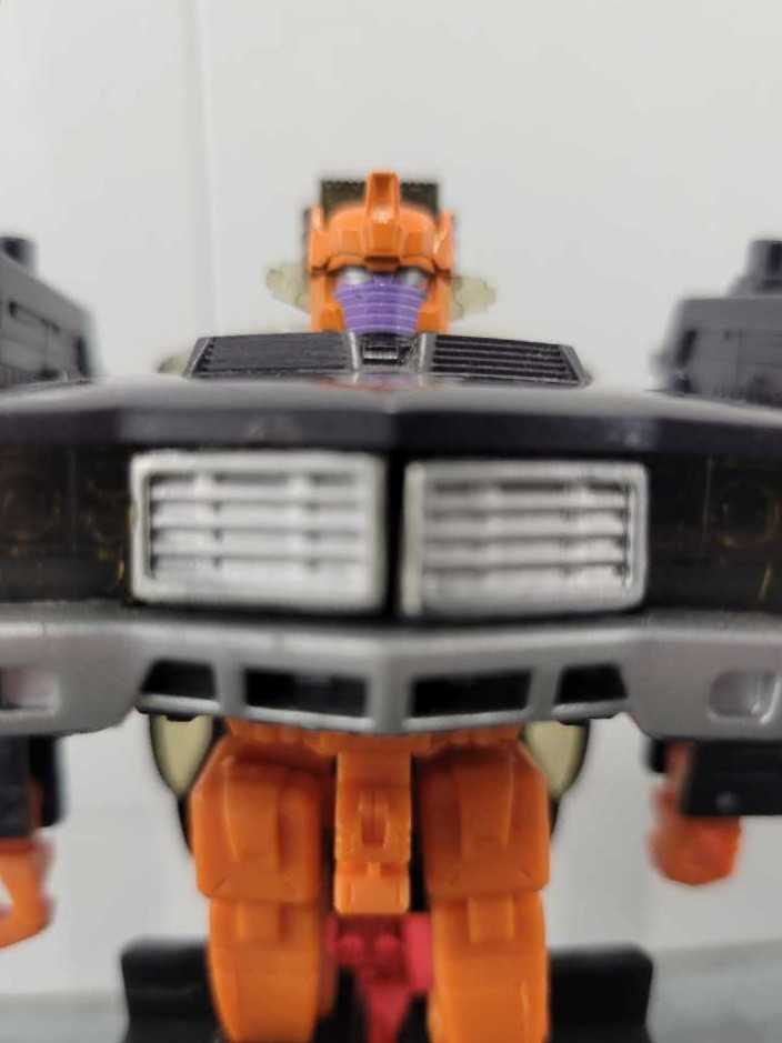 Goldbug w/ Skywarp Decoy (Red)