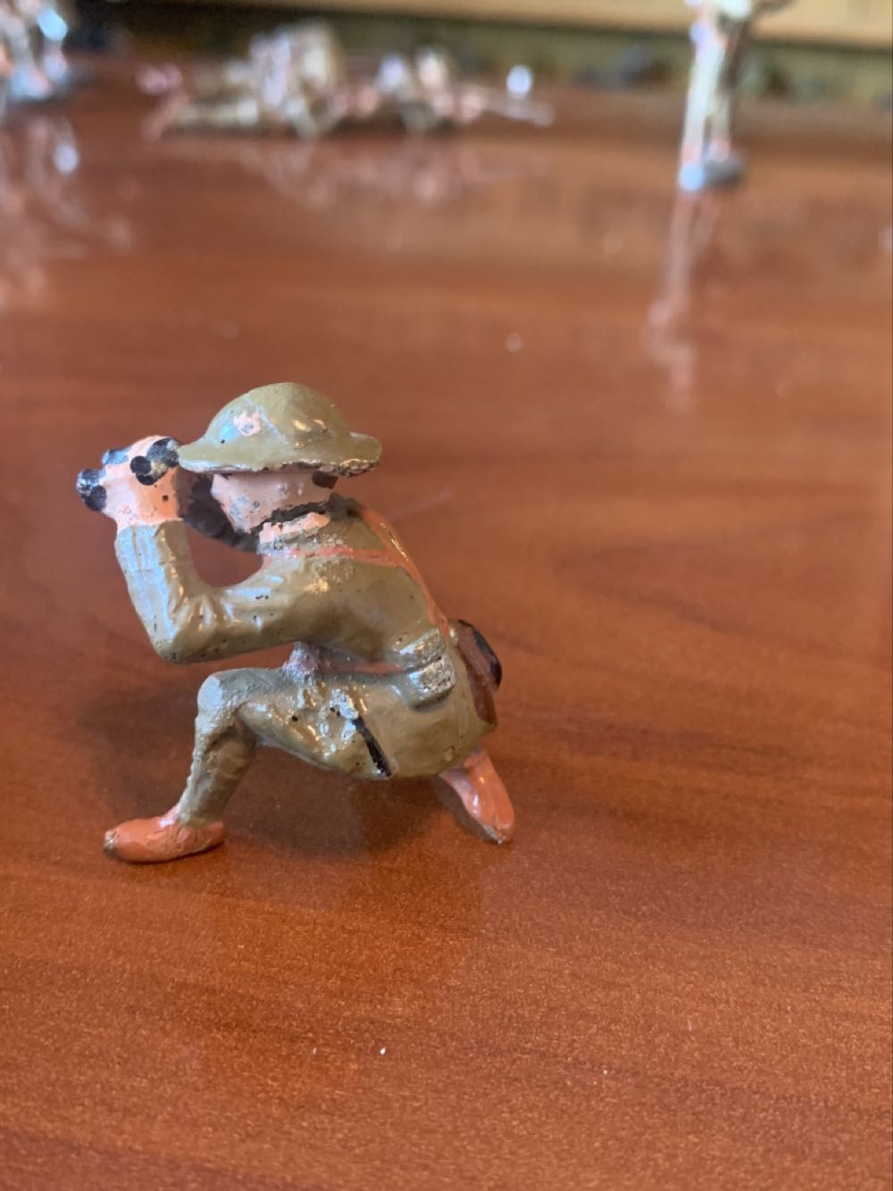 Unmarked USA Kneeling & Binoculars - Unmarked (USA) action figure collectible - Main Image 2