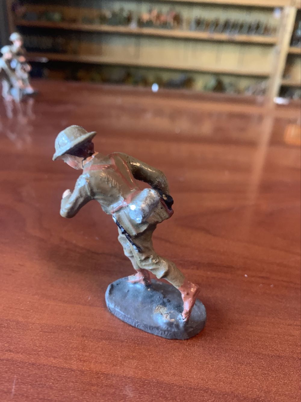 Unmarked Charging With Grenade - Unmarked (USA) action figure collectible - Main Image 2