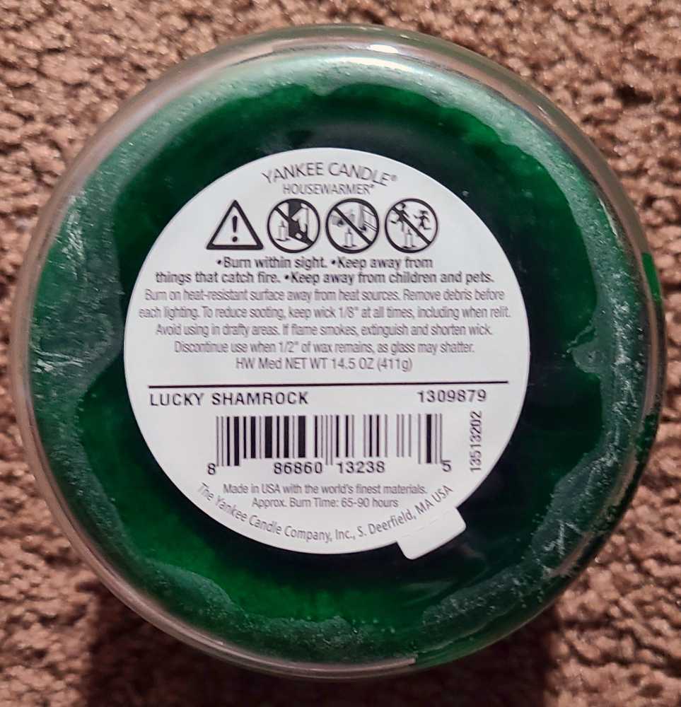 CANDLE: St. Patrick’s Day Yankee Candle Lucky Shamrock 2013 Medium  - Yankee Candle (St. Patrick’s Day Candle) action figure collectible [Barcode 886860132385] - Main Image 2