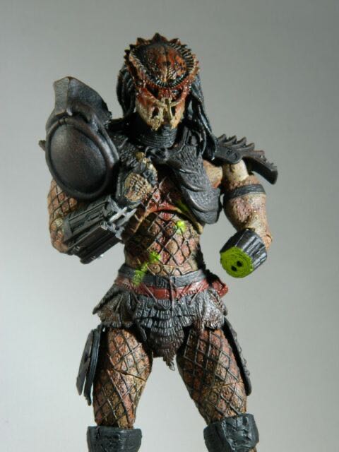 McFarlane: Predator 2 The Hunter Injured  action figure collectible - Main Image 2