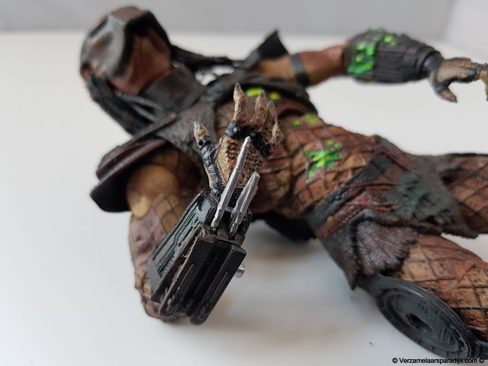 McFarlane: Predator 2 The Hunter Injured 02  action figure collectible - Main Image 3