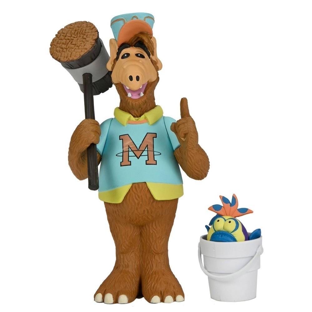 ALF: Gordon Shumway with Mallet Fish & Bucket - Neca (Alf) action figure collectible [Barcode 634482451038] - Main Image 2