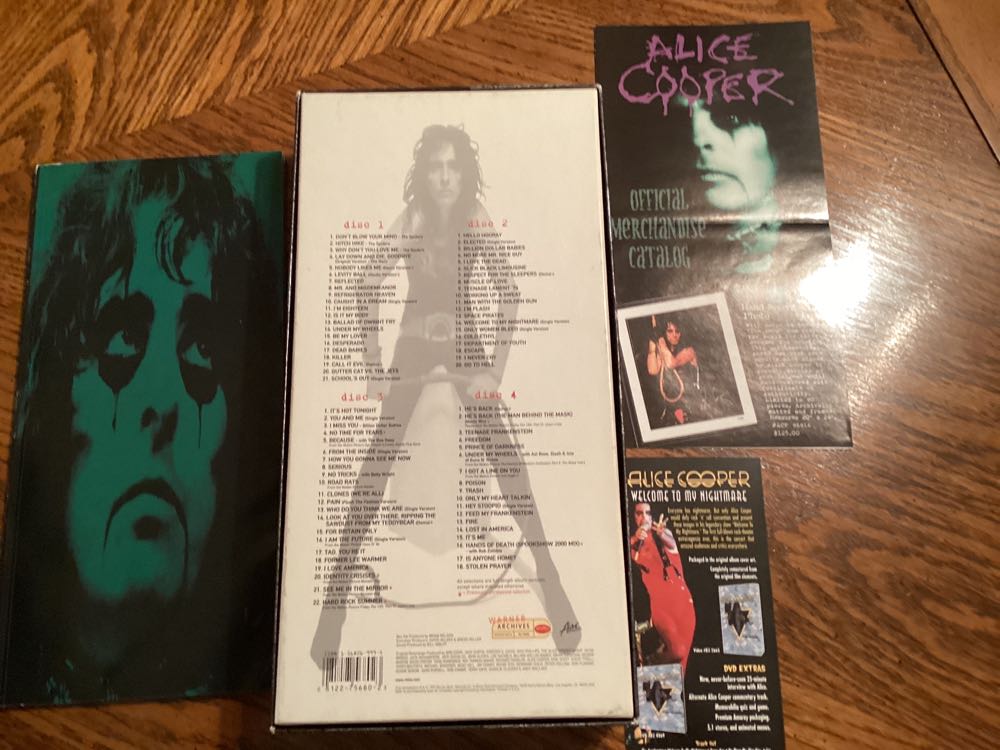 Alice Cooper, The Life And Crimes Box Set  (Music Icons) action figure collectible [Barcode 081227568023] - Main Image 2