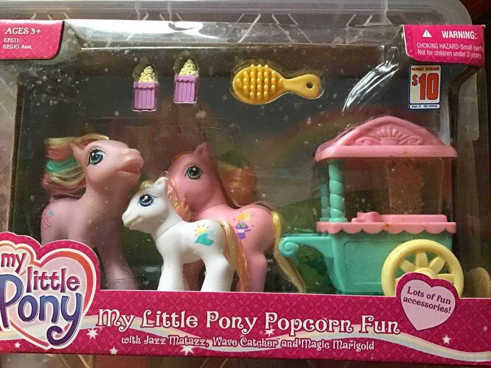 LotR: Gimli on Dead Uruk-Hai