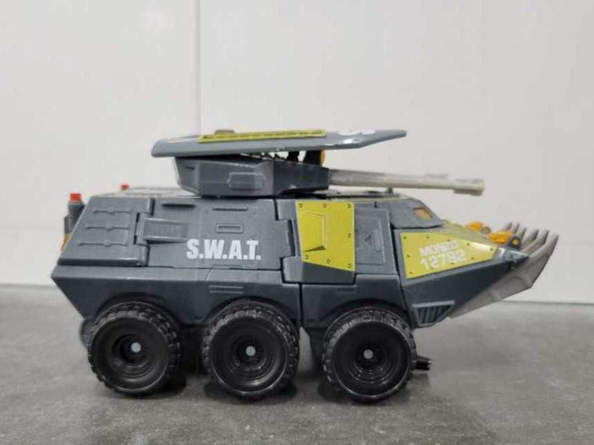 Onslaught Vehicle Mode  - Hasbro (Universe 2.0) action figure collectible - Main Image 3