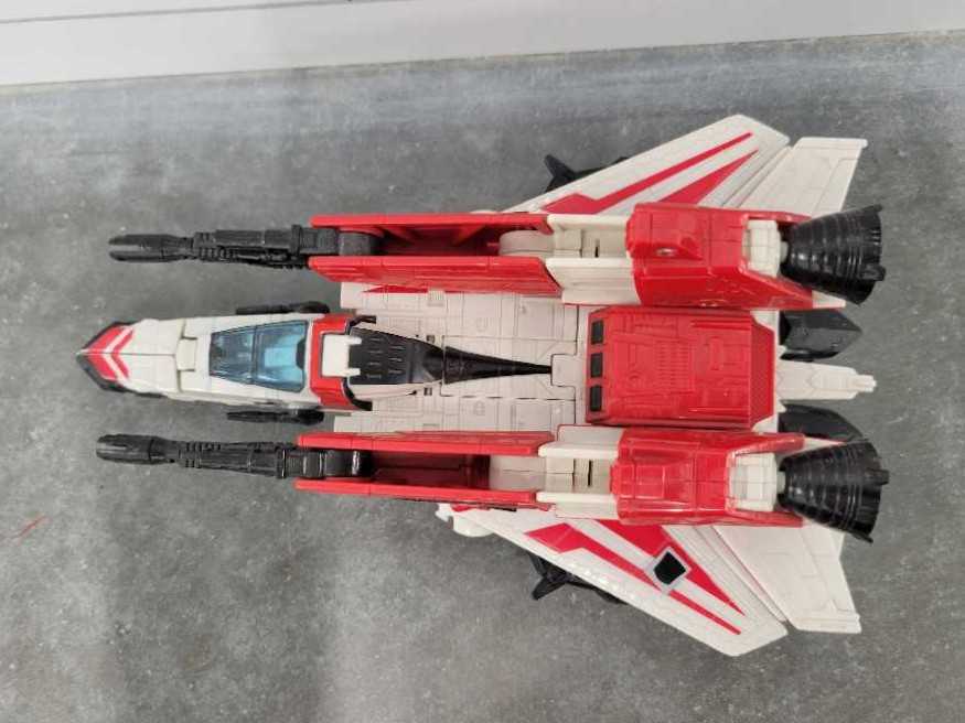 Jetfire Voyager Jet Mode - Hasbro (Classics) action figure collectible - Main Image 2