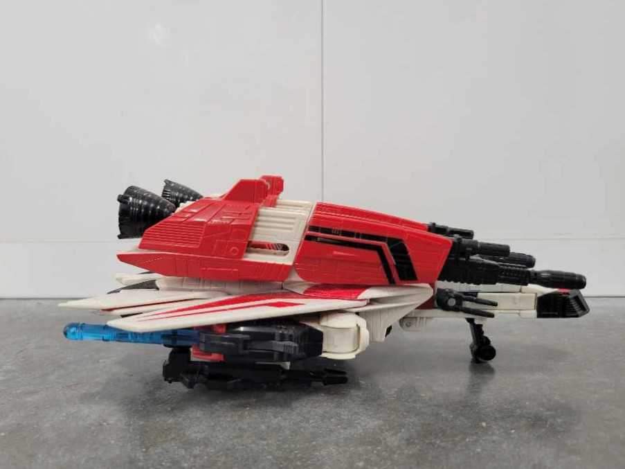 Jetfire Voyager Jet Mode - Hasbro (Classics) action figure collectible - Main Image 3