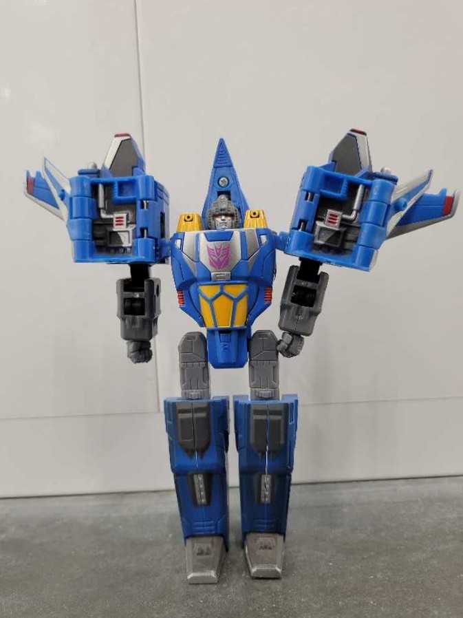 Thundercracker WWI Robot Mode  - Hasbro (Titanium) action figure collectible - Main Image 2