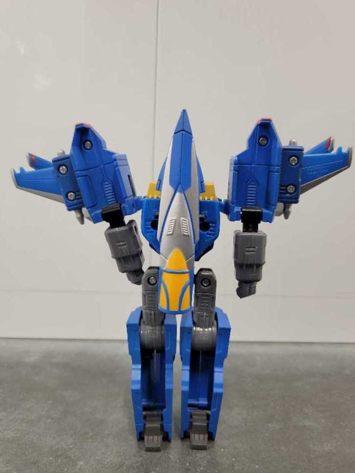 Thundercracker WWI Robot Mode  - Hasbro (Titanium) action figure collectible - Main Image 4